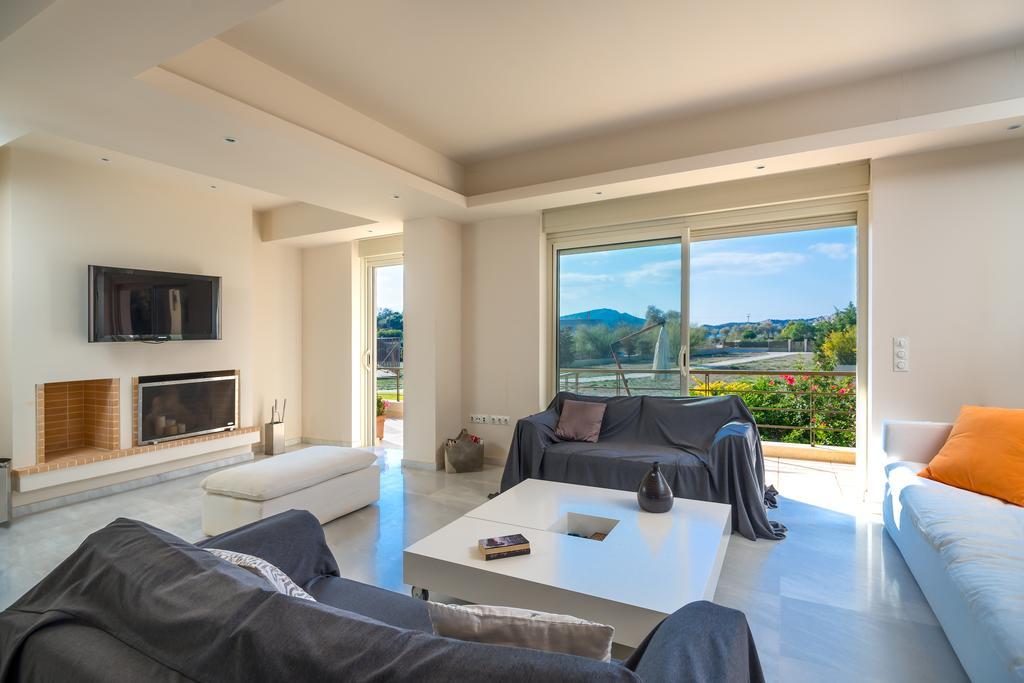 Legrena Beach Villa 苏尼翁 外观 照片